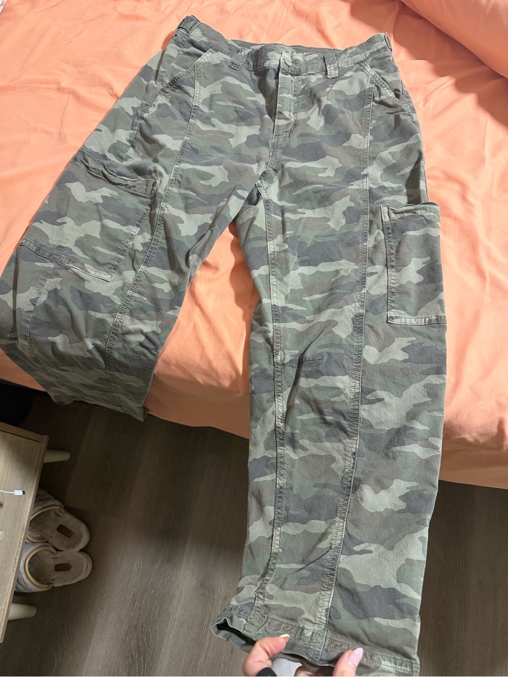American Eagle Outfitters Men's Gray-Green Camo Cargo Pants